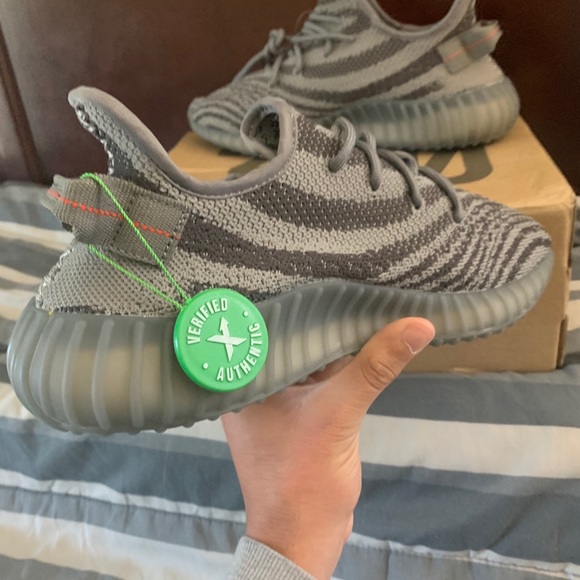Yeezy beluga 2.0 size 10.5 main image 6
